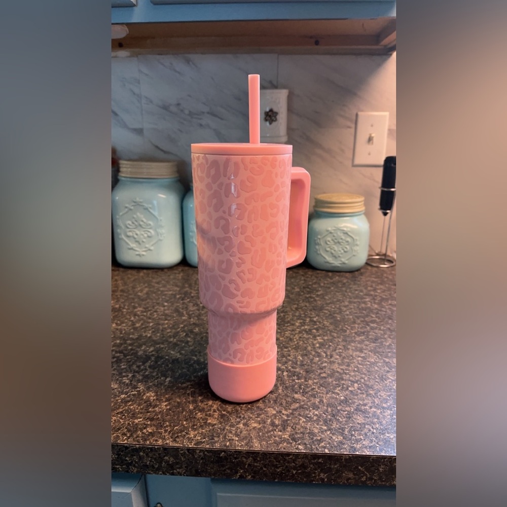 Simple Modern pink leopard cup. 40 oz